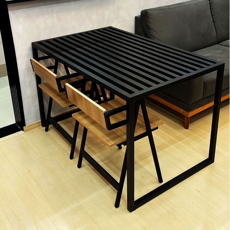 Mesa industrial de madeira e ferro